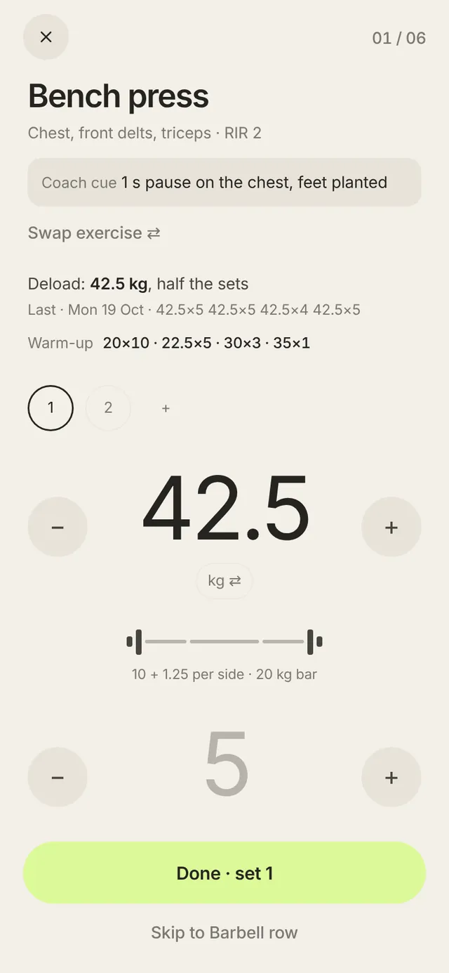 Exercise screen: the coach's note, last time, warm-up and the next set